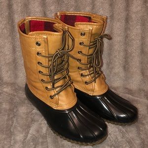 Madden Girl duck boots!! 🌧